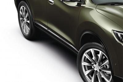 Nissan X-Trail (T32/C) Side Door Sills with Chrome Insert