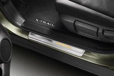 Nissan X-Trail (T32) Entry Guards, Illuminated, Front