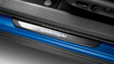 Genuine Illuminated Entry Guards with "Qashqai" Logo - Qashqai J12