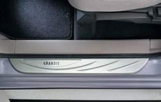 Mitsubishi Grandis Entry Guard Set, Front