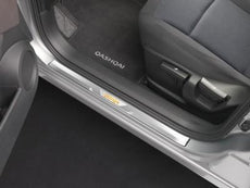 Nissan Qashqai (J10E) Front Door Entry Guards, Illuminated 2006-2013